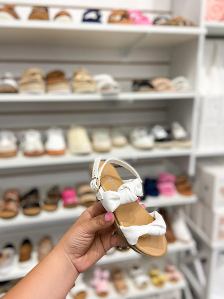 Flat Sandal With Knot